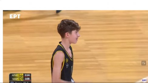DA LI JE MOGUĆE?! Grci pustili dete da igra takmičarski meč protiv Arisa - evo koliko je prošlo od njegovog rođenja!