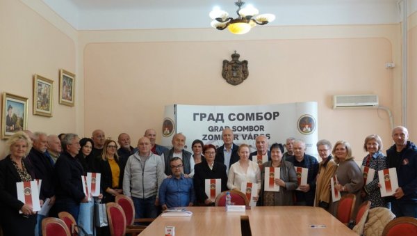 ПОДРШКА ПРОЈЕКТИМА ЗДРАВСТВЕНЕ И СОЦИЈАЛНЕ ЗАШТИТЕ: У Сомбору додељени уговори за представнике удружења ПОДРШКА ПРОЈЕКТИМА ЗДРАВСТВЕНЕ И СОЦИЈАЛНЕ ЗАШТИТЕ: У Сомбору додељени уговори за представнике удружења