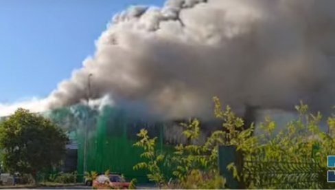 VELIKI POŽAR U DALMACIJI: Čule se i eksplozije, kupci bežali da spasu živu glavu (VIDEO)