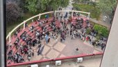 ТОТАЛНИ ФИЈАСКО БЛОКАДЕРА ФОТЕЉАША: Ево колико је стварно људи на овом “величанственом” протесту (ФОТО)