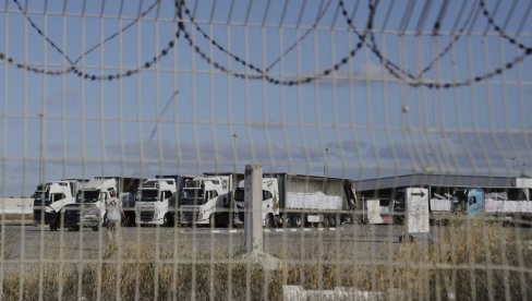 PET KAMIONA HUMANITARNE POMOĆI UŠLO U GAZU: Kraj 11 nedelja blokade, oglasio se Izrael (FOTO)