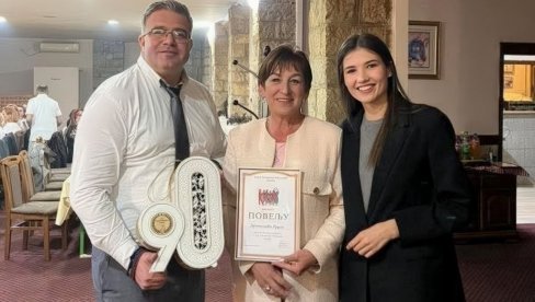 ZA DUGOGODIŠNJU POBRATIMSKU SARADNJU SA BILEĆOM: Povelja direktorki Obrazovno kulturnog centra u Sečnju ZA DUGOGODIŠNJU POBRATIMSKU SARADNJU SA BILEĆOM: Povelja direktorki Obrazovno kulturnog centra u Sečnju