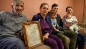 STAZE KOSMETA - SUŠIĆE: Život je borba - sto jeda da pojedeš, jedan med (VIDEO) STAZE KOSMETA - SUŠIĆE: Život je borba - sto jeda da pojedeš, jedan med (VIDEO)