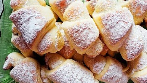 NE MORA SVAKI DORUČAK DA BUDE SLAN: Zamesite punjene slatke kifle i sačekajte da se ohlade pre nego što navalite na njih NE MORA SVAKI DORUČAK DA BUDE SLAN: Zamesite punjene slatke kifle i sačekajte da se ohlade pre nego što navalite na njih