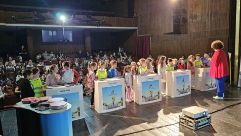 „ЂУРИНИ“ ЂАЦИ ДВОСТРУКИ ПОБЕДНИЦИ: У Параћину одржано Регионално такмичење „Пажљивкова смотра“ (ФОТО) „ЂУРИНИ“ ЂАЦИ ДВОСТРУКИ ПОБЕДНИЦИ: У Параћину одржано Регионално такмичење „Пажљивкова смотра“ (ФОТО)