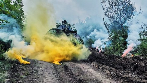 ПОГЛЕДАЈТЕ – ОКЛОПНО-ИЗВИЂАЧКИ БАТАЉОН НА ВЕЖБИ: Тестирао способност за извршавање задатака (ФОТО) ПОГЛЕДАЈТЕ – ОКЛОПНО-ИЗВИЂАЧКИ БАТАЉОН НА ВЕЖБИ: Тестирао способност за извршавање задатака (ФОТО)
