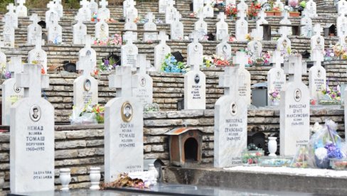 SPOMEN NA 3.267 SRBA IM UVREDA ZA SREBRENICU: Najavljena izgradnja memorijalnog kompleksa u Bratuncu izazvala histeriju Bošnjaka SPOMEN NA 3.267 SRBA IM UVREDA ZA SREBRENICU: Najavljena izgradnja memorijalnog kompleksa u Bratuncu izazvala histeriju Bošnjaka