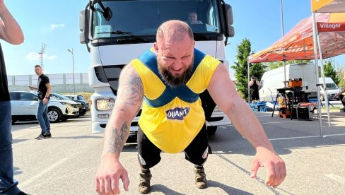 STRONGMENI LJULJAJU ULICE ZRENJANINA: Neobično takmičenje u ovom gradu u Srbiji STRONGMENI LJULJAJU ULICE ZRENJANINA: Neobično takmičenje u ovom gradu u Srbiji