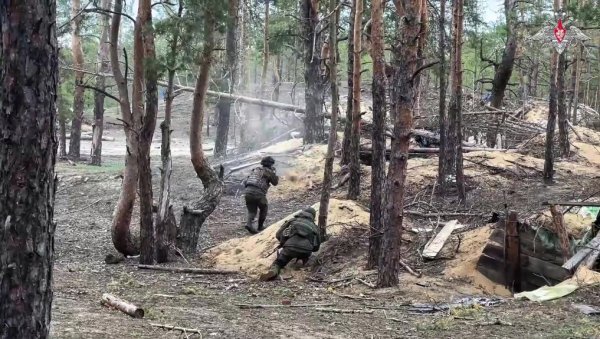 РАТ У УКРАЈИНИ: Путин први пут посетио Курск од потпуног ослобођења региона - Посланици Раде критиковали украјинско руководство РАТ У УКРАЈИНИ: Путин први пут посетио Курск од потпуног ослобођења региона - Посланици Раде критиковали украјинско руководство