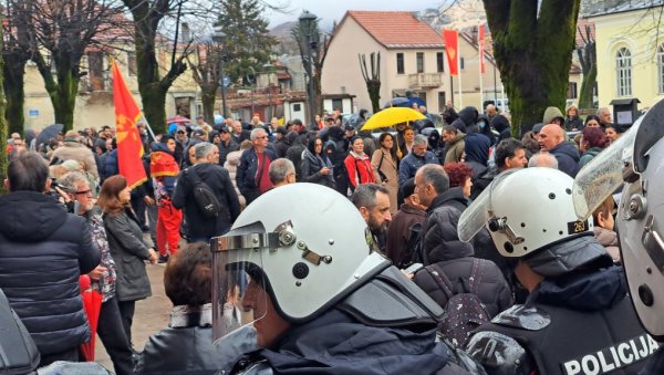 ДОБИЛИ НЕЗАВИСНОСТ, ИДЕНТИТЕТ ЈОШ ТРАЖЕ: После 19 година, када су кренули својим путем, у Црној Гори подељени око језика, вере.. ДОБИЛИ НЕЗАВИСНОСТ, ИДЕНТИТЕТ ЈОШ ТРАЖЕ: После 19 година, када су кренули својим путем, у Црној Гори подељени око језика, вере..