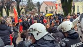 DOBILI NEZAVISNOST, IDENTITET JOŠ TRAŽE: Posle 19 godina, kada su krenuli svojim putem, u Crnoj Gori podeljeni oko jezika, vere..