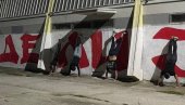 ŠTA JOŠ TREBA DA URADIMO?! Zvezdine delije dube na glavi - stvarno! Evo i zašto! (FOTO) ŠTA JOŠ TREBA DA URADIMO?! Zvezdine delije dube na glavi - stvarno! Evo i zašto! (FOTO)