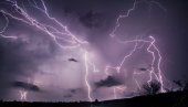 (МАПА) ХИТНО УПОЗОРЕЊЕ РХМЗ-А: У наредних сат времена креће јака олуја (МАПА) ХИТНО УПОЗОРЕЊЕ РХМЗ-А: У наредних сат времена креће јака олуја