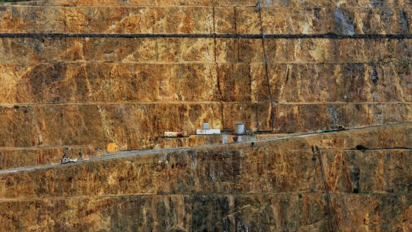 ЗАРОБЉЕНО СКОРО 300 РУДАРА: Несрећа у Јужној Африци, акција извлачења у току ЗАРОБЉЕНО СКОРО 300 РУДАРА: Несрећа у Јужној Африци, акција извлачења у току