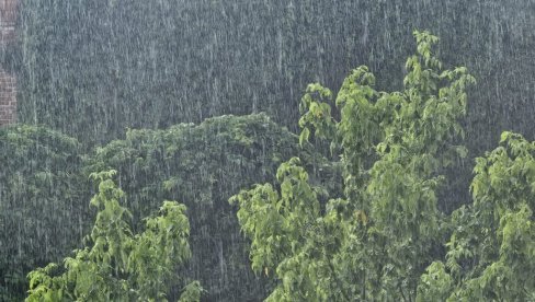OPET PLJUSKOVI, TEMPERATURE ĆE PASTI - RHMZ: Upaljen meteoalarm zbog opasne pojave OPET PLJUSKOVI, TEMPERATURE ĆE PASTI - RHMZ: Upaljen meteoalarm zbog opasne pojave