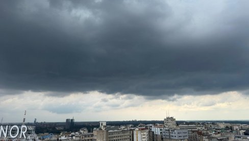 POČEO PLJUSAK: Smračilo se usred dana u Beogradu (VIDEO)