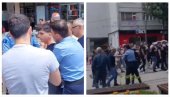 JEZIV SNIMAK: Pogledajte kako albanski policajac maltretira srpskog mladića maturanta (VIDEO) JEZIV SNIMAK: Pogledajte kako albanski policajac maltretira srpskog mladića maturanta (VIDEO)