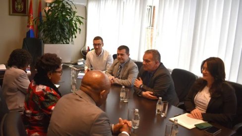MINISTAR STANKOVIĆ SA MINISTARKOM REPUBLIKE MALAVI: U Srbiji studiraju studenti iz 127 država Afrike, Azije, Centralne i Južne Amerike MINISTAR STANKOVIĆ SA MINISTARKOM REPUBLIKE MALAVI: U Srbiji studiraju studenti iz 127 država Afrike, Azije, Centralne i Južne Amerike