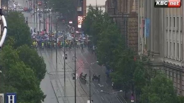 ШАКА ЈАДА ТЕРОРИШЕ ЦЕО ГРАД: Колапс у Београду због блокадера фотељаша - блокирана Немањина и Улица кнеза Милоша ШАКА ЈАДА ТЕРОРИШЕ ЦЕО ГРАД: Колапс у Београду због блокадера фотељаша - блокирана Немањина и Улица кнеза Милоша