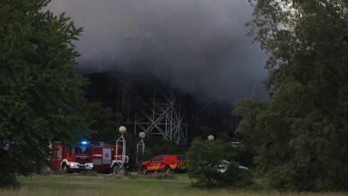 POŽAR JOŠ BESNI U ZGRADI BOLNICE: Građani odmah da napuste zonu opasnosti