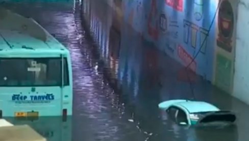 POTOP U INDIJI: Jake oluje donele poplave, ima poginulih (VIDEO)
