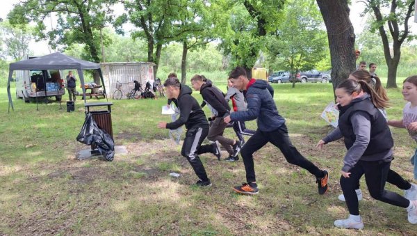 ОКО 200 ЂАКА НА ПЛАНИНАРСКОЈ ОРИЈЕНТАЦИЈИ: Планинари „Кинђе“ едуковали основце из шест школа (ФОТО) ОКО 200 ЂАКА НА ПЛАНИНАРСКОЈ ОРИЈЕНТАЦИЈИ: Планинари „Кинђе“ едуковали основце из шест школа (ФОТО)