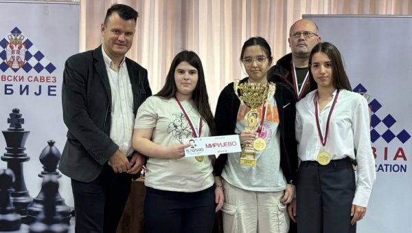 ПОБЕДНИЦИ „МИРИЈЕВО“ И „РАДНИК“: У Параћину завршен 11. Куп Светозара Глигорића (фото) ПОБЕДНИЦИ „МИРИЈЕВО“ И „РАДНИК“: У Параћину завршен 11. Куп Светозара Глигорића (фото)