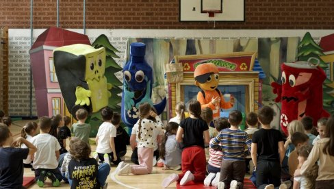 RECIKLOSAURSI U 40 OSMOLETKI: JKP Gradska čistoća nastavlja tradicionalnu akciju ekološke edukacije RECIKLOSAURSI U 40 OSMOLETKI: JKP Gradska čistoća nastavlja tradicionalnu akciju ekološke edukacije