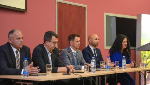 PANEL O OSIGURANJU NA 92. MEĐUNARODNOM SAJMU POLJOPRIVREDE U NOVOM SADU: Podizanje svesti kao misija osiguravača PANEL O OSIGURANJU NA 92. MEĐUNARODNOM SAJMU POLJOPRIVREDE U NOVOM SADU: Podizanje svesti kao misija osiguravača