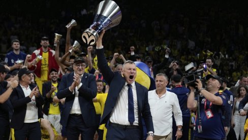 ФЕНЕР СЕ МУЧИ, АЛИ ТРЕНЕР ЈЕ СИГУРАН: Првак Европе спрема нови уговор за Шарунаса Јасикевичијуса ФЕНЕР СЕ МУЧИ, АЛИ ТРЕНЕР ЈЕ СИГУРАН: Првак Европе спрема нови уговор за Шарунаса Јасикевичијуса