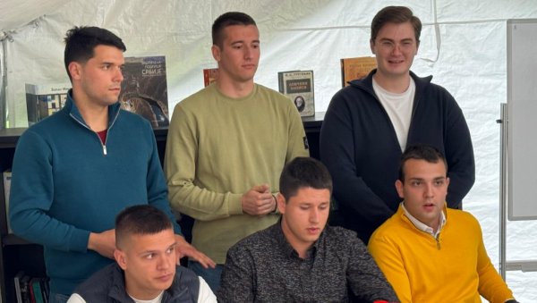 СТУДЕНТИ ПОЧИЊУ ШТРАЈК ГЛАЂУ УКОЛИКО ДО ПРВОГ ЈУНА СВИ ФАКУЛТЕТИ НЕ КРЕНУ СА РАДОМ (ФОТО/ВИДЕО) СТУДЕНТИ ПОЧИЊУ ШТРАЈК ГЛАЂУ УКОЛИКО ДО ПРВОГ ЈУНА СВИ ФАКУЛТЕТИ НЕ КРЕНУ СА РАДОМ (ФОТО/ВИДЕО)