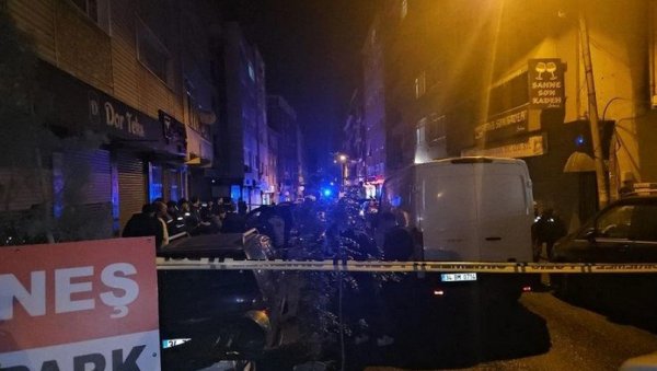 БОМБАШКИ НАПАД У ИСТАНБУЛУ: Бацили гранате на центар за забаву, има повређених (ФОТО) БОМБАШКИ НАПАД У ИСТАНБУЛУ: Бацили гранате на центар за забаву, има повређених (ФОТО)