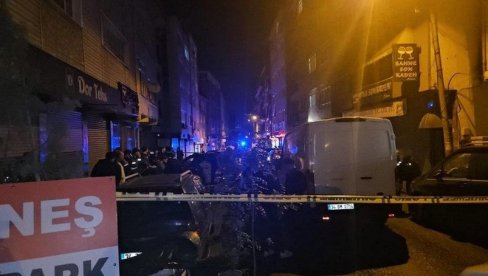 БОМБАШКИ НАПАД У ИСТАНБУЛУ: Бацили гранате на центар за забаву, има повређених (ФОТО) БОМБАШКИ НАПАД У ИСТАНБУЛУ: Бацили гранате на центар за забаву, има повређених (ФОТО)