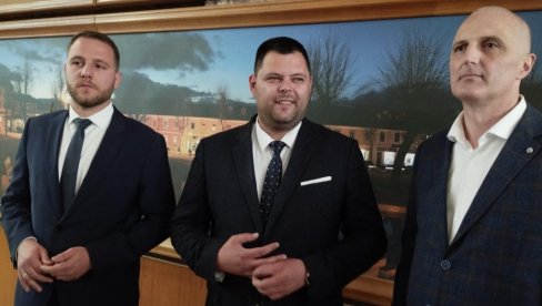 СРПСКОЈ КОАЛИЦИЈИ КОРМИЛО: На конститутивној седници утврђеба власт у Никшићу, чека се подела функција СРПСКОЈ КОАЛИЦИЈИ КОРМИЛО: На конститутивној седници утврђеба власт у Никшићу, чека се подела функција