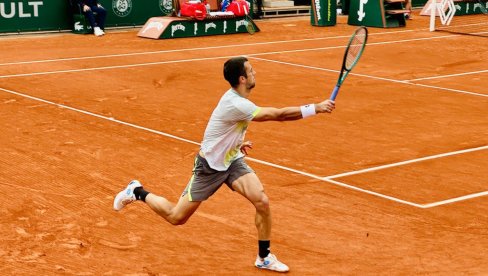 ELIMINISAN I ĐERE SA ROLAN GAROSA! Srpski teniser nije iskoristio čak četiri set lopte ELIMINISAN I ĐERE SA ROLAN GAROSA! Srpski teniser nije iskoristio čak četiri set lopte