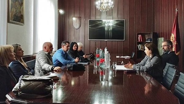 ТИМСКИМ РАДОМ ДО ДОБРИХ РЕЗУЛТАТА: Састанак са директорима васпитно-образовних установа на територији Ћуприје ТИМСКИМ РАДОМ ДО ДОБРИХ РЕЗУЛТАТА: Састанак са директорима васпитно-образовних установа на територији Ћуприје