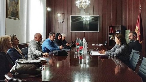 ТИМСКИМ РАДОМ ДО ДОБРИХ РЕЗУЛТАТА: Састанак са директорима васпитно-образовних установа на територији Ћуприје ТИМСКИМ РАДОМ ДО ДОБРИХ РЕЗУЛТАТА: Састанак са директорима васпитно-образовних установа на територији Ћуприје