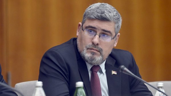 ДА ЛИ БИ У ЕВРОПИ ПРОШЛИ НЕКАЖЊЕНО ПОЛИЦАЈЦИ КОЈИ УПАДАЈУ У СПОРТСКЕ ОБЈЕКТЕ: Министар Старовић осудио насиље Приштине у Лепосавићу