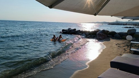 НА МОРЕ БАР ЗА ВИКЕНД: Летовања скупља за петину, па грађани Српске спас од врућине траже и на 2-3 дана