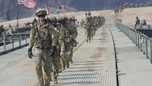 AMERIKA SMANJUJE BROJ SVOJIH VOJNIH BAZA U SIRIJI: Vašington menja politiku AMERIKA SMANJUJE BROJ SVOJIH VOJNIH BAZA U SIRIJI: Vašington menja politiku