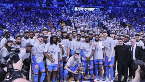 KREĆE NAJVEĆI SPORTSKI CIRKUS! Oklahoma i Hjuston otvaraju 80. NBA sezonu KREĆE NAJVEĆI SPORTSKI CIRKUS! Oklahoma i Hjuston otvaraju 80. NBA sezonu
