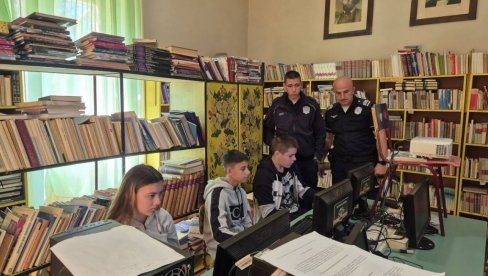 ПРЕВЕНЦИЈА ВРШЊАЧКОГ НАСИЉА КРОЗ ОНЛАЈН ИГРИЦЕ: Едукативна радионица полиције за основце у Општини Сечањ ПРЕВЕНЦИЈА ВРШЊАЧКОГ НАСИЉА КРОЗ ОНЛАЈН ИГРИЦЕ: Едукативна радионица полиције за основце у Општини Сечањ