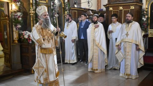 ВЕРНИЦИ ЦЕЛИВАЈУ МОШТИ СВЕТОГ САВЕ: Патријарх служи литургију у Вазнесењској цркви - Београд обележава Спасовдан (ВИДЕО)