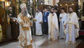 ПАТРИЈАРХ СЛУЖИ ЛИТУРГИЈУ У ВАЗНЕСЕЊСКОЈ ЦРКВИ: Верници целивају мошти Светог Саве - почело обележавање Спасовдана (ВИДЕО)