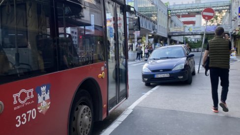 OKRETNICA BLOKIRANA - KOLIMA: Čekanje autobusa u Ustaničkoj zbog bahatih vozača pravi je izazov