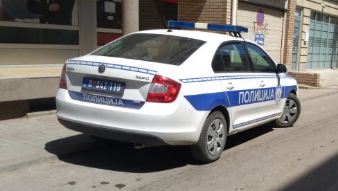 UHAPŠENI PROVALNICI: Iz vikendica odneli stvari vredne 1,5 miliona dinara UHAPŠENI PROVALNICI: Iz vikendica odneli stvari vredne 1,5 miliona dinara