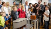 ПРИЛИКА ДА СЕ ЗАВИРИ У ЖИВОТ И ДЕЛО НАЈВЕЋЕГ НАУЧНИКА: Изложба Музеја Николе Тесле очарала публику у Пљевљима (ФОТО)