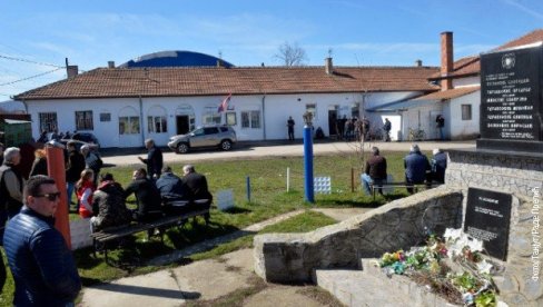 IŽIVLJAVANJE I NA SPASOVDAN: Kancelarija za KiM o preuzimanju prostorija Pošta Srbije u Prilužju IŽIVLJAVANJE I NA SPASOVDAN: Kancelarija za KiM o preuzimanju prostorija Pošta Srbije u Prilužju