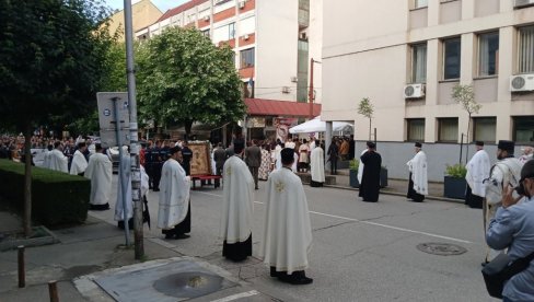 СПАСОВДАНСКА ЛИТИЈА У ЛОЗНИЦИ: Обележили Вазнесење Господње, крсну славу града (ФОТО) СПАСОВДАНСКА ЛИТИЈА У ЛОЗНИЦИ: Обележили Вазнесење Господње, крсну славу града (ФОТО)