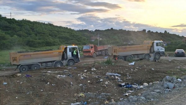 ПОЖАР ЛОКАЛИЗОВАН: Борба са ватреном стихијом на депонији у Краљеву ПОЖАР ЛОКАЛИЗОВАН: Борба са ватреном стихијом на депонији у Краљеву